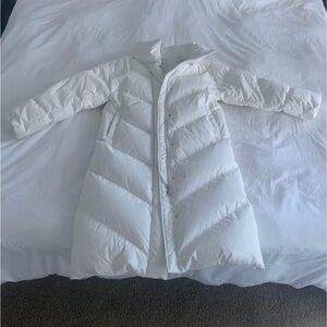 Aritzia White Puffer Jacket with Quilted Chevron Design